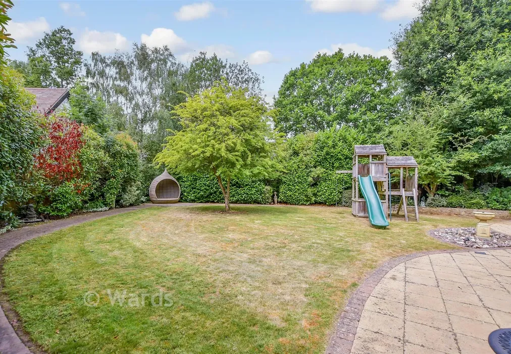 Rear Garden - Hollandbury Park, Kings Hill, Kent - Wards of Kent