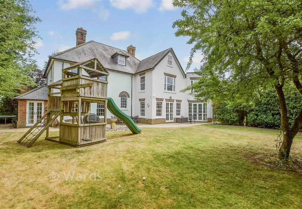 Rear Garden - Hollandbury Park, Kings Hill, Kent - Wards of Kent