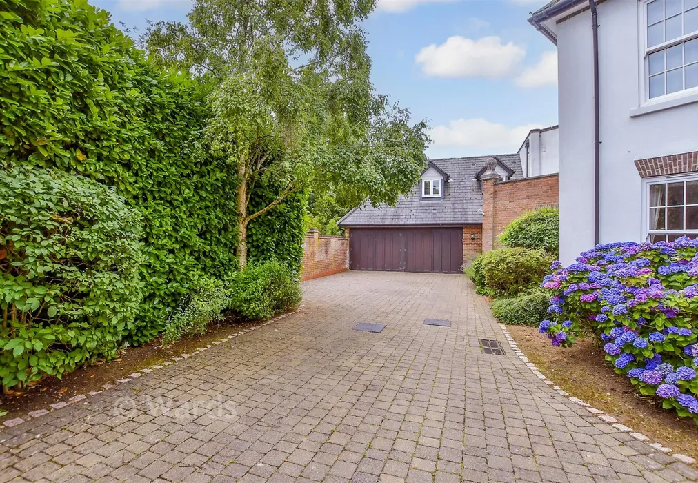 Garage - Hollandbury Park, Kings Hill, Kent - Wards of Kent