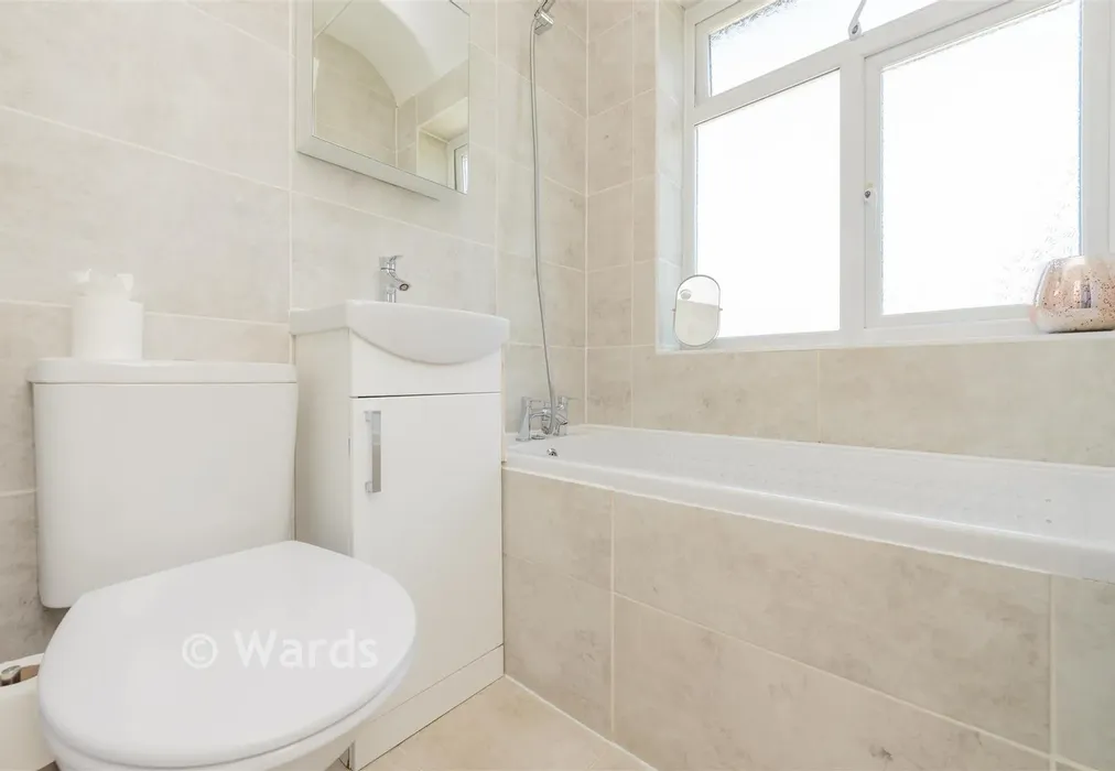Bathroom - Hawthorn Road, Strood, Rochester, Kent - Wards of Kent