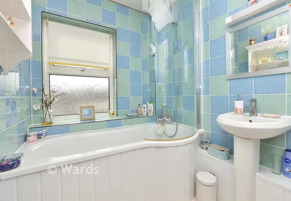 Bathroom - Wadham Place, Sittingbourne, Kent - Wards of Kent