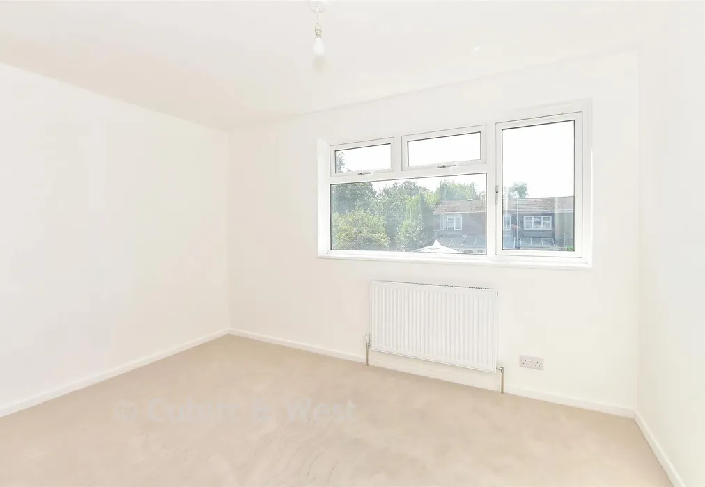 Bedroom 2 - Ryde Lands, Cranleigh, Surrey - Wards of Kent