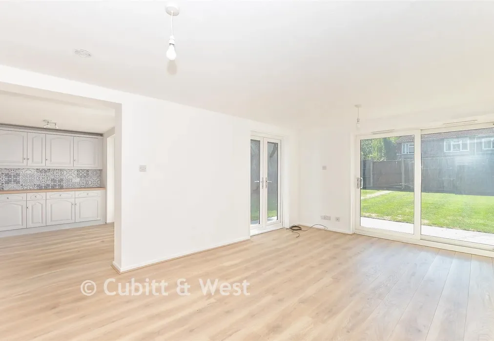 Lounge - Ryde Lands, Cranleigh, Surrey - Wards of Kent