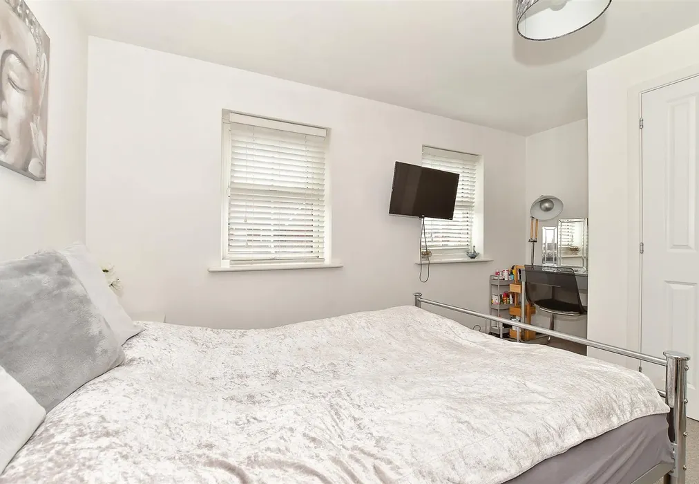 Bedroom 1 - Braganza Drive, Staplehurst, Kent - Wards of Kent