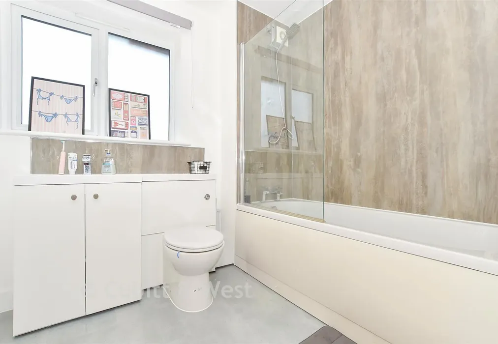 Bathroom - Victoria Road, Burgess Hill, West Sussex - Wards of Kent
