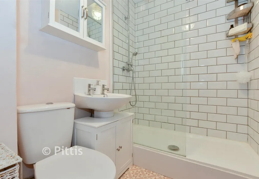 Shower Room - Avenue Road, Shanklin, Isle of Wight - Wards of Kent