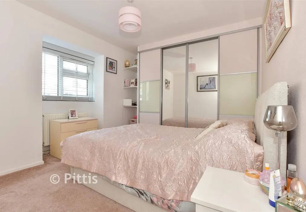 Bedroom - Avenue Road, Shanklin, Isle of Wight - Wards of Kent