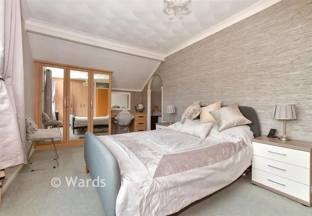 Bedroom 1 - The Drove, Chestfield, Whitstable, Kent - Wards of Kent