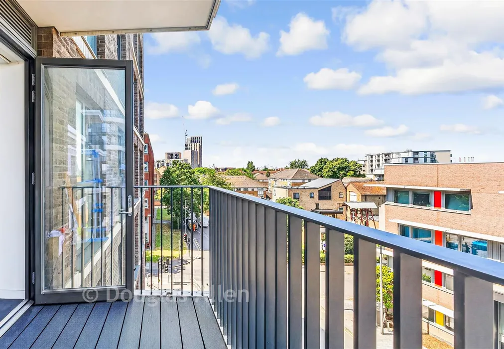 Balcony / Terrace - Linton Road, Barking, London - Wards of Kent