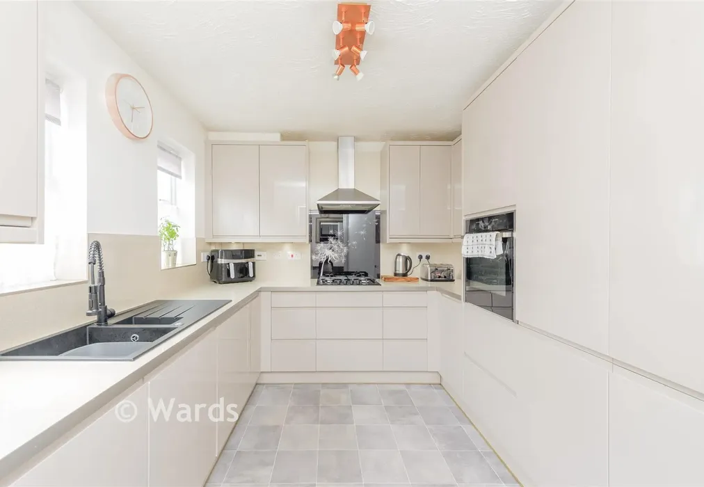 Kitchen - Christopher Road, Chatham, Kent - Wards of Kent