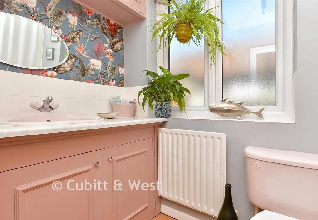 Bathroom - Orchard Close, Fetcham, Leatherhead, Surrey - Wards of Kent
