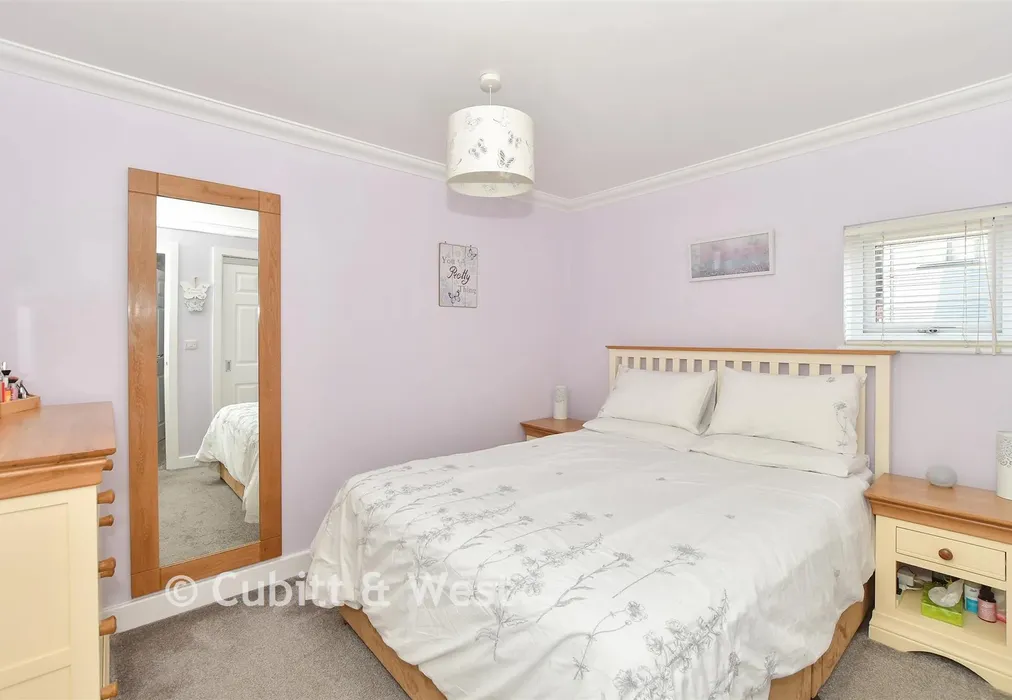 Bedroom - Cantelupe Road, East Grinstead, West Sussex - Wards of Kent