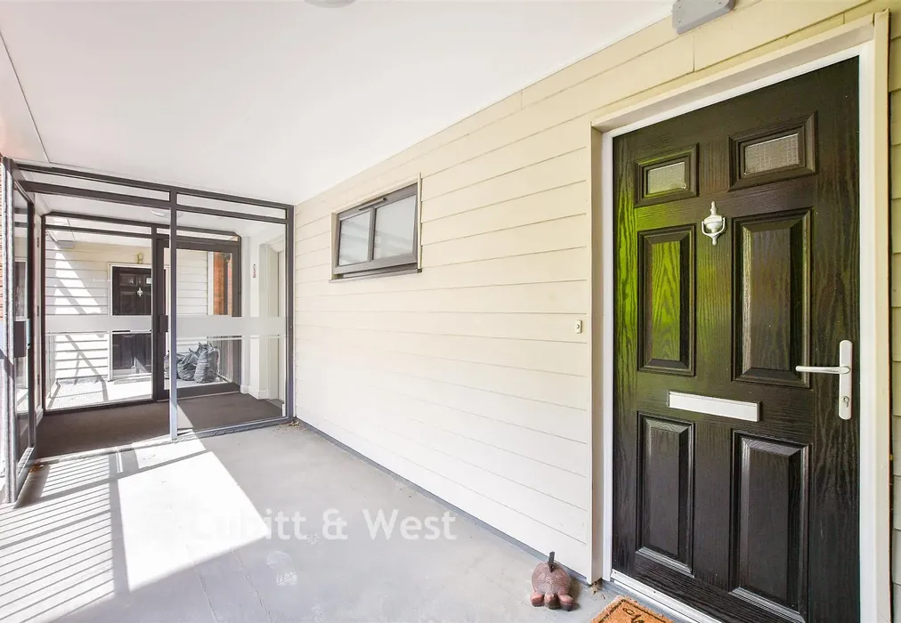 External Feature - Cantelupe Road, East Grinstead, West Sussex - Wards of Kent