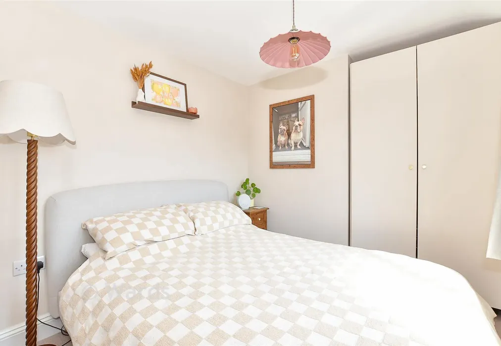Bedroom 1 - Crane Lane, Cranbrook, Kent - Wards of Kent