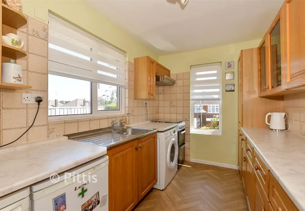 Kitchen - Carpenter Close, Sandown, Isle of Wight - Wards of Kent