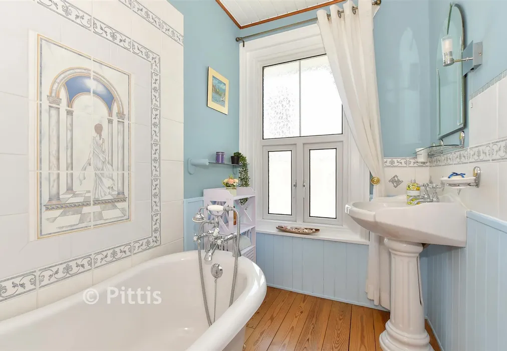 Bathroom - Grange Road, Shanklin, Isle of Wight - Wards of Kent