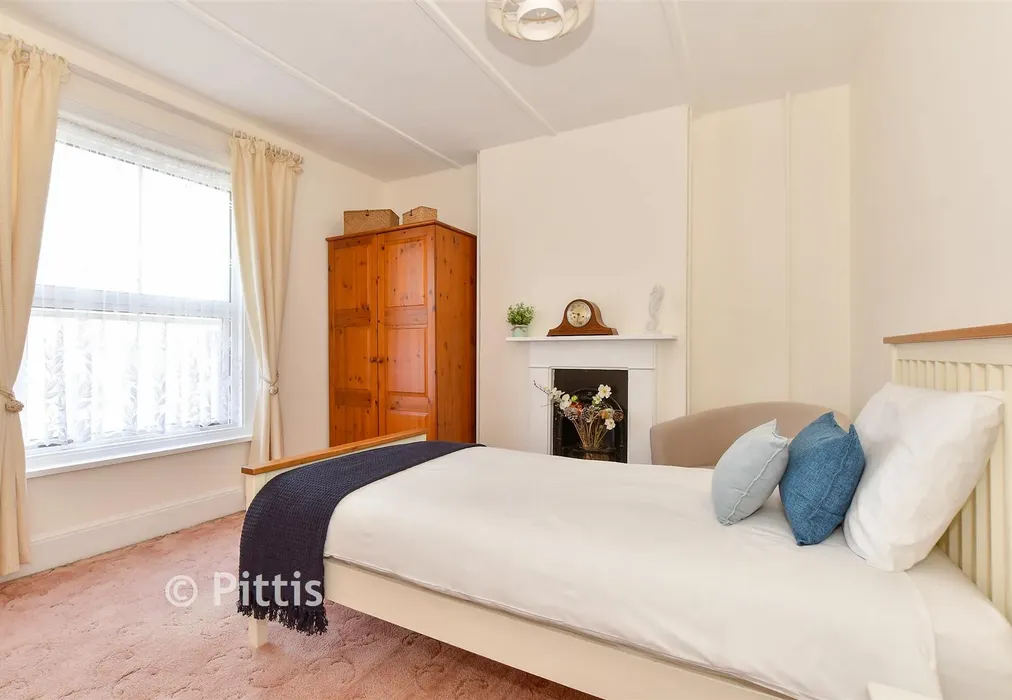 Bedroom 2 - Grange Road, Shanklin, Isle of Wight - Wards of Kent