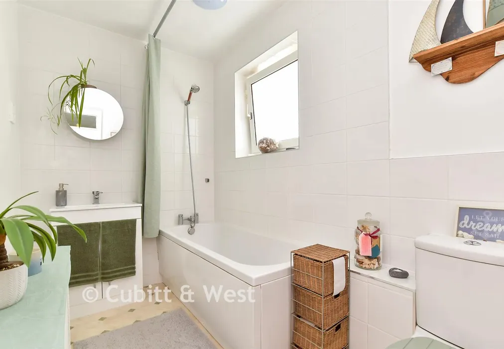 Bathroom - Boundary Road, Worthing, West Sussex - Wards of Kent