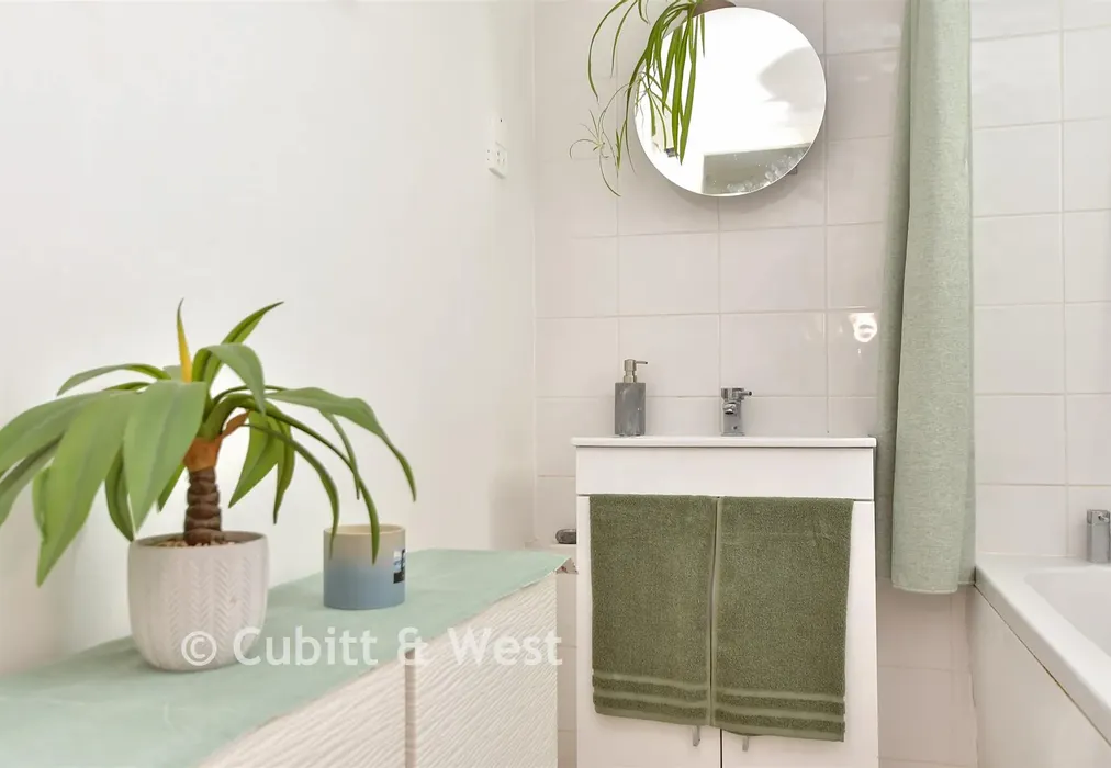 Internal Lifestyle Photograph - Boundary Road, Worthing, West Sussex - Wards of Kent