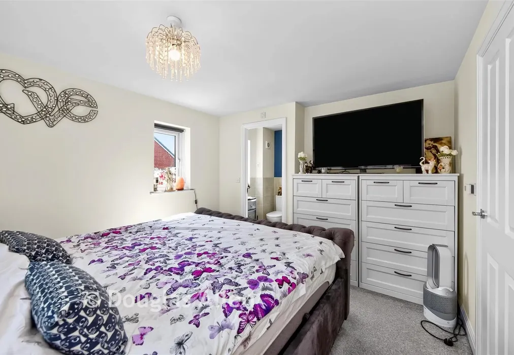 Bedroom 1 - Eveleigh Gardens, Hockley, Essex - Wards of Kent
