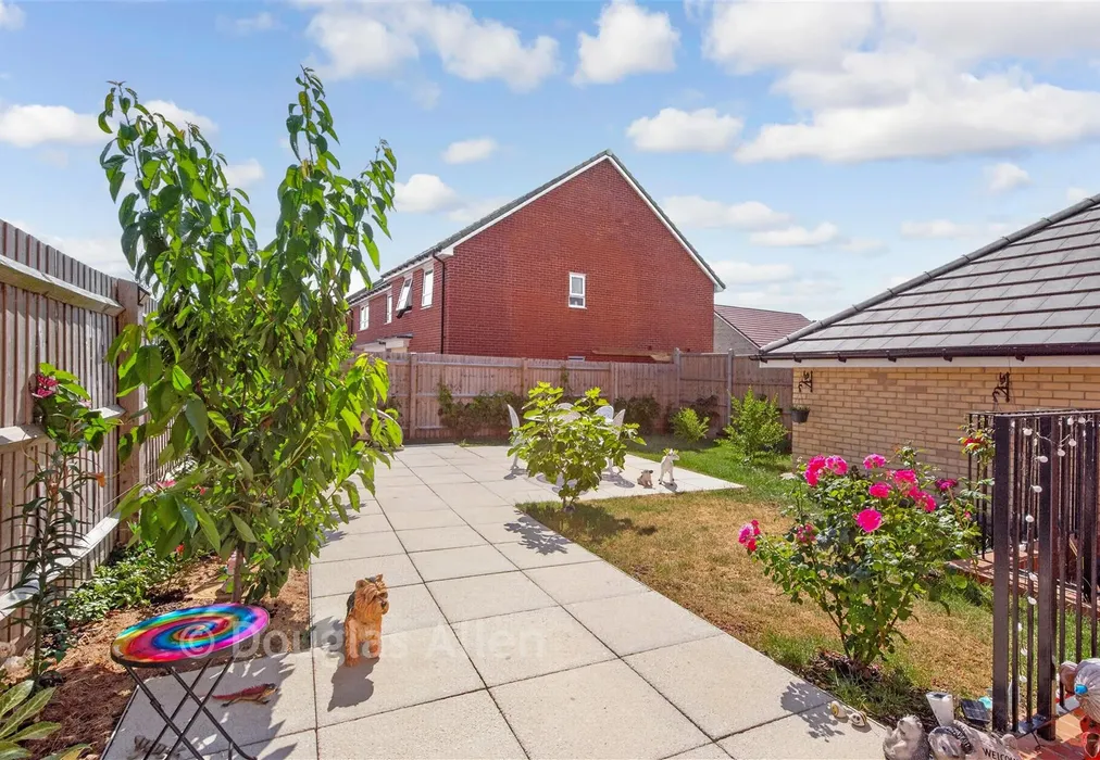 Rear Garden - Eveleigh Gardens, Hockley, Essex - Wards of Kent