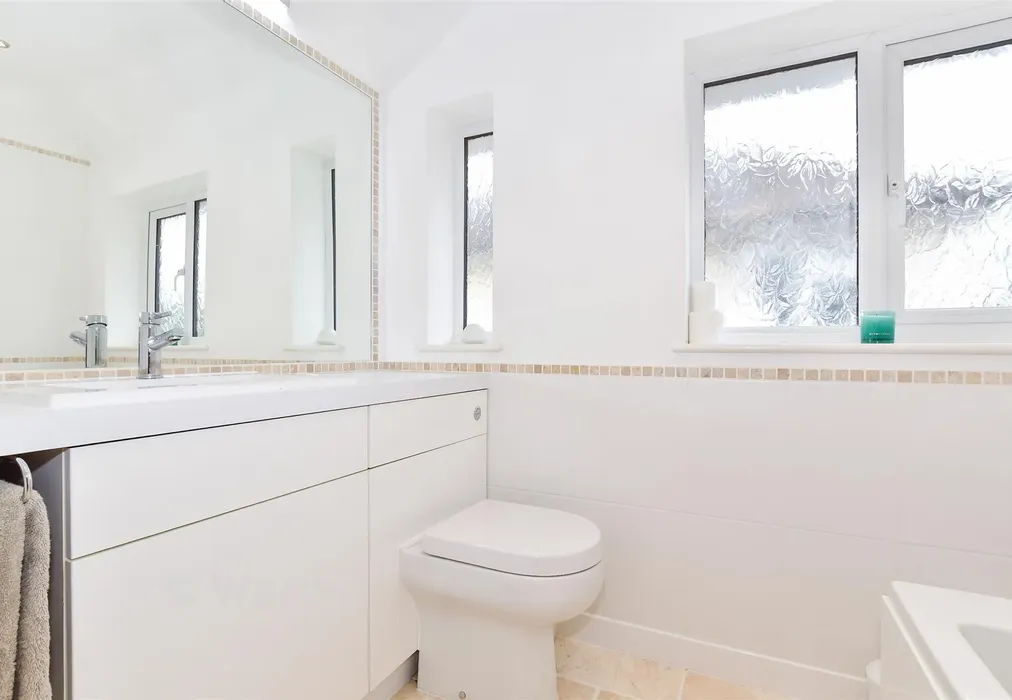 Bathroom - Sussex Road, Maidstone, Kent - Wards of Kent