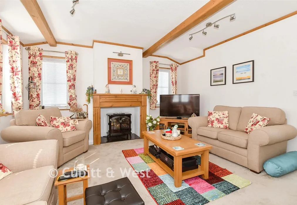 Lounge - Emms Lane, Brooks Green, West Sussex - Wards of Kent
