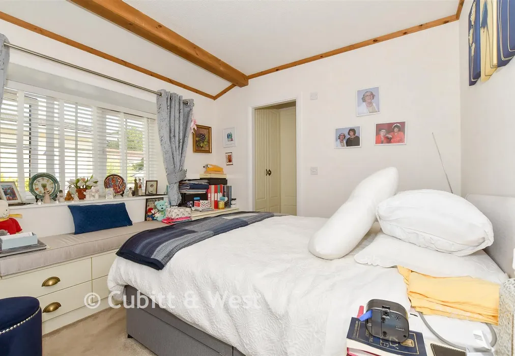 Bedroom 1 - Emms Lane, Brooks Green, West Sussex - Wards of Kent