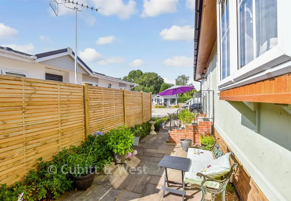 Side Garden - Emms Lane, Brooks Green, West Sussex - Wards of Kent
