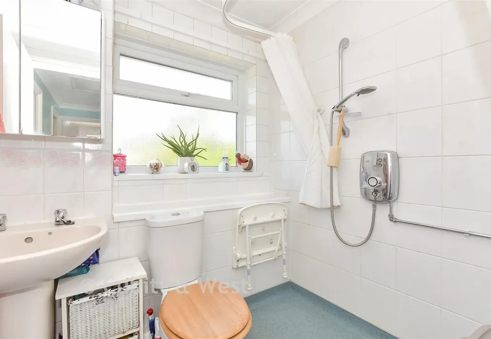 Wet Room - Monterey Drive, West Leigh, Havant, Hampshire - Wards of Kent