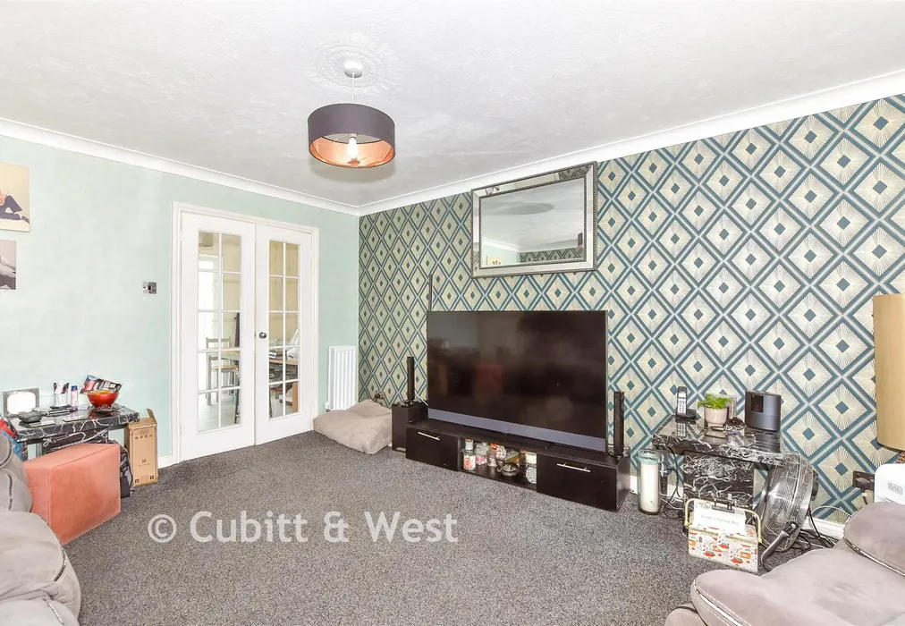 Lounge - Monterey Drive, West Leigh, Havant, Hampshire - Wards of Kent