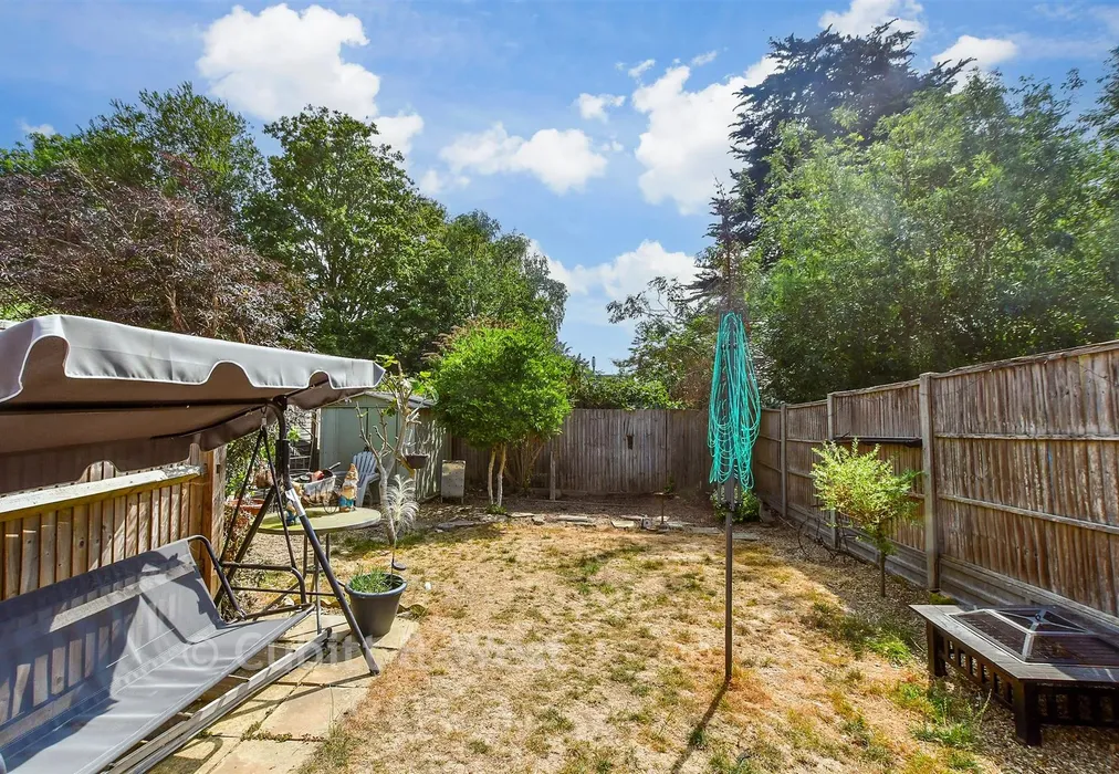 Rear Garden - Monterey Drive, West Leigh, Havant, Hampshire - Wards of Kent