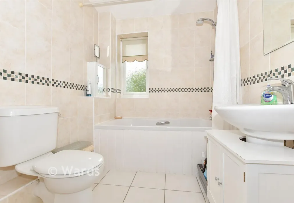 Bathroom - Burmarsh Road, Hythe, Kent - Wards of Kent