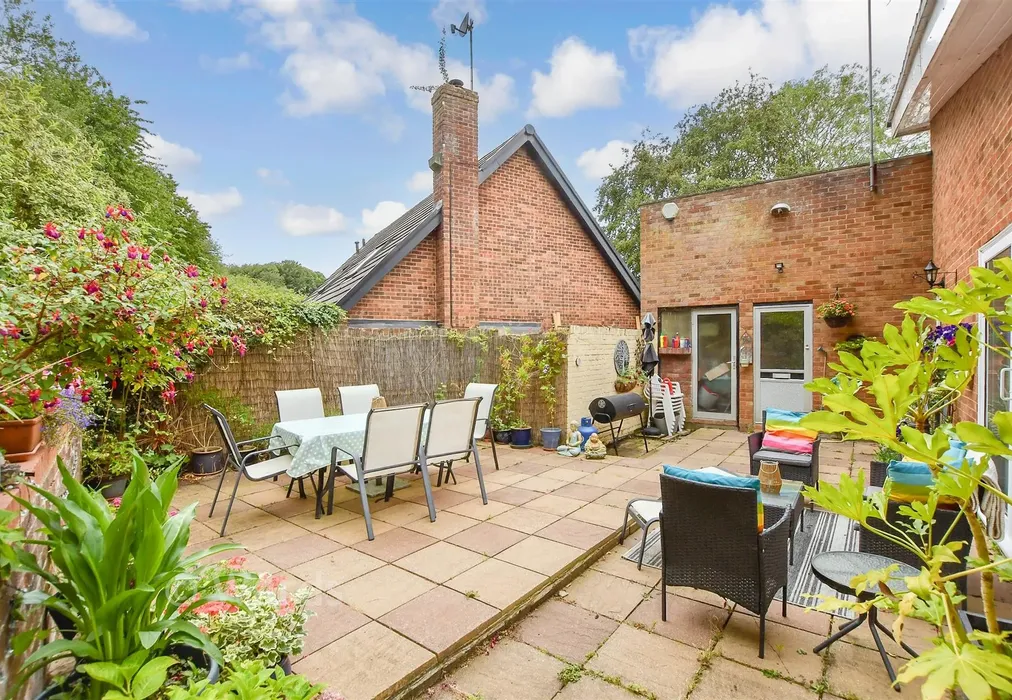 Patio / Decking - Fernbank Close, Walderslade, Chatham, Kent - Wards of Kent