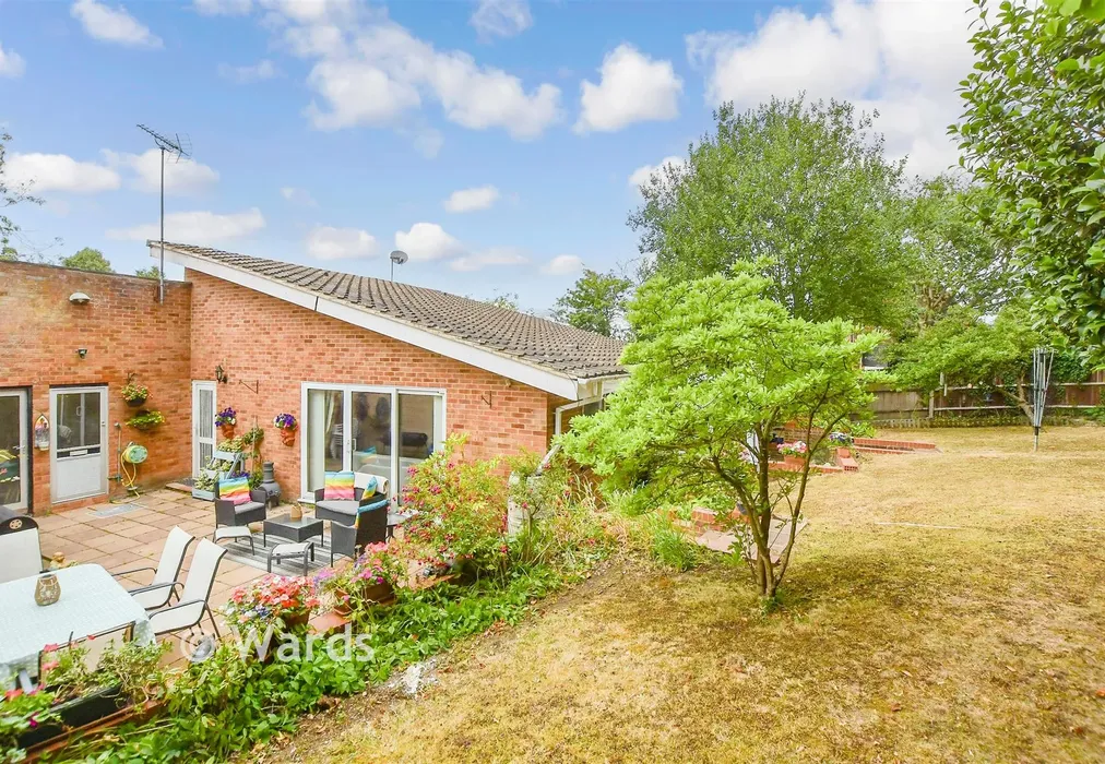 Rear Garden - Fernbank Close, Walderslade, Chatham, Kent - Wards of Kent