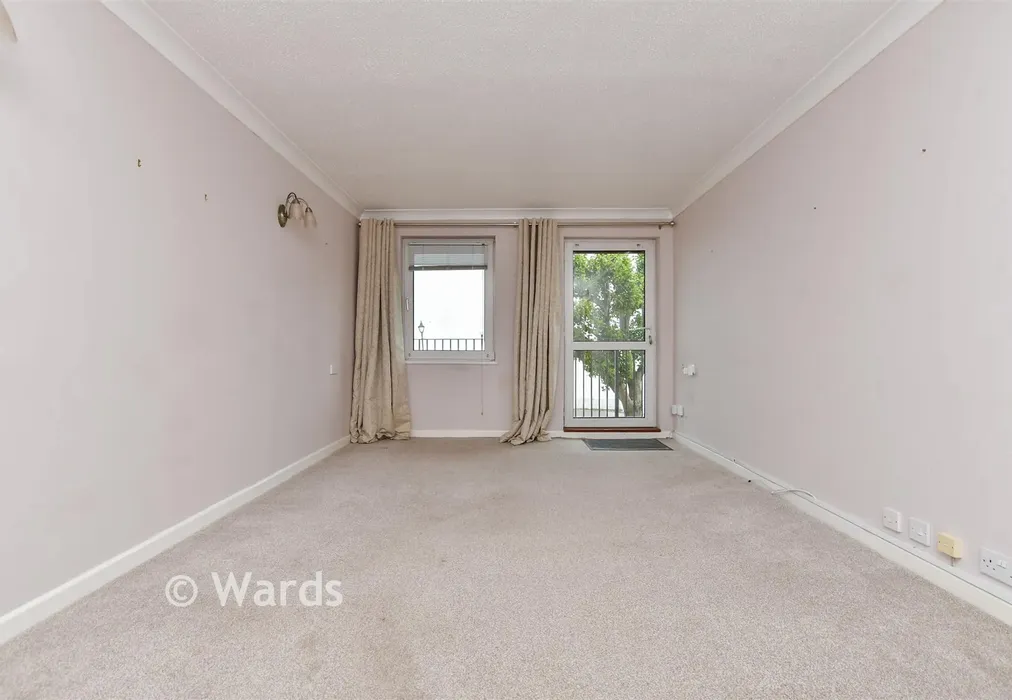 Lounge/Diner - Wellington Crescent, Ramsgate, Kent - Wards of Kent