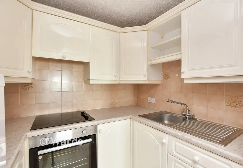 Kitchen - Wellington Crescent, Ramsgate, Kent - Wards of Kent