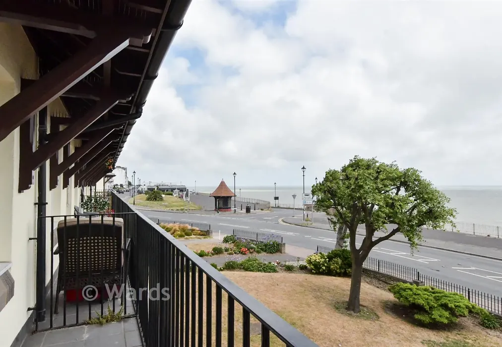 Balcony - Wellington Crescent, Ramsgate, Kent - Wards of Kent