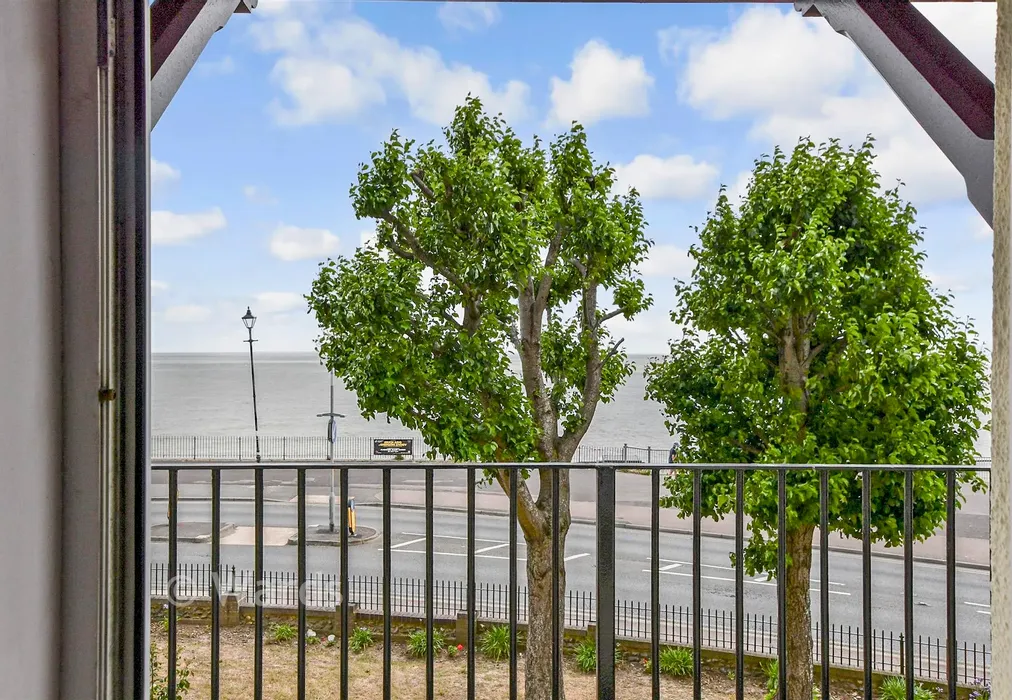 Views To Front - Wellington Crescent, Ramsgate, Kent - Wards of Kent