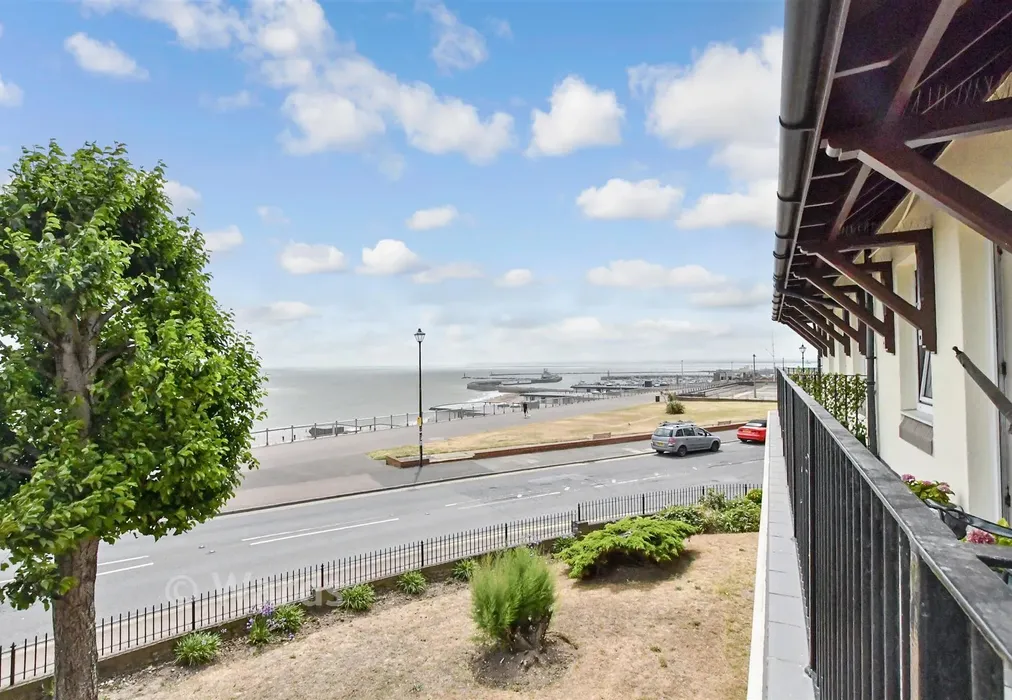 Views To Front - Wellington Crescent, Ramsgate, Kent - Wards of Kent