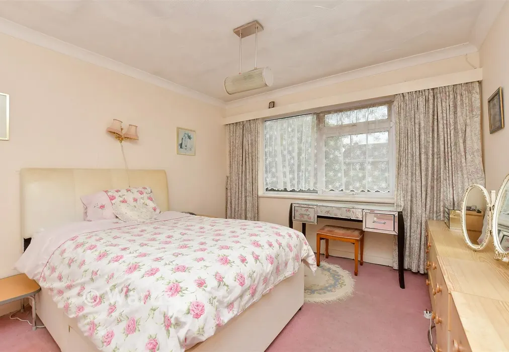 Bedroom 1 - Hallwood Close, Rainham, Kent - Wards of Kent