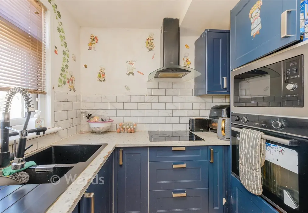 Kitchen - The Crescent, Greenhithe, Kent - Wards of Kent