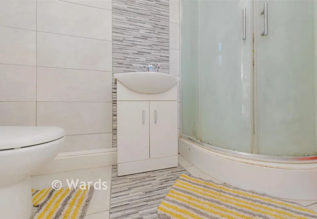 Shower Room - The Crescent, Greenhithe, Kent - Wards of Kent