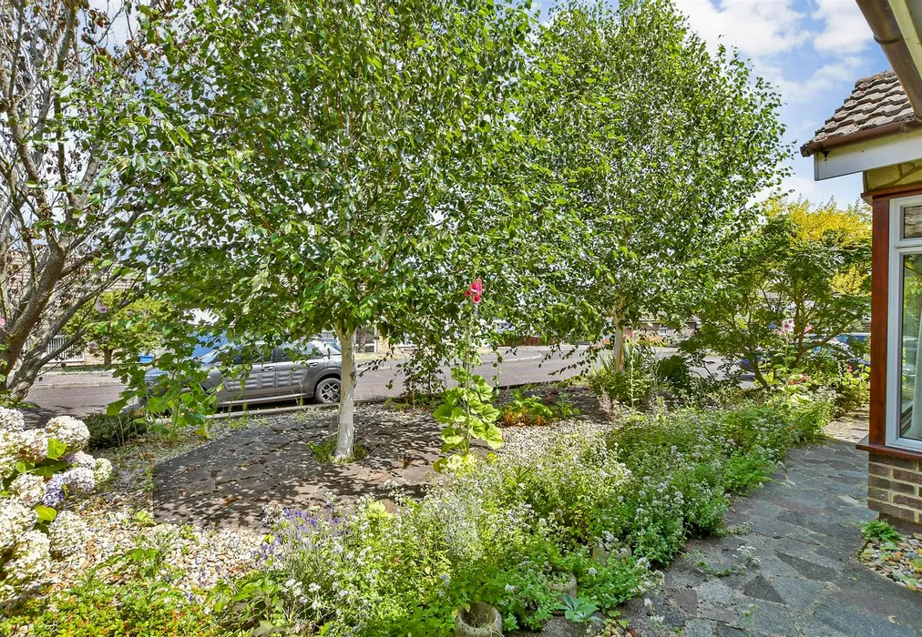 Front Garden - Arthur Salmon Close, Faversham, Kent - Wards of Kent