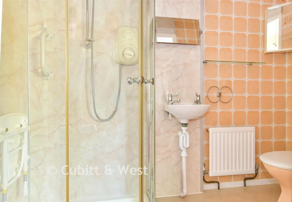 En-Suite Shower Room - Newlands Road, Crawley, West Sussex - Wards of Kent