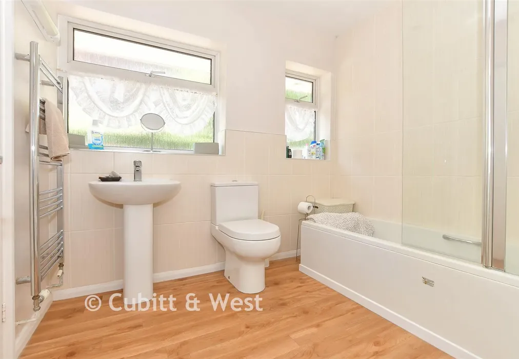 Bathroom - Newlands Road, Crawley, West Sussex - Wards of Kent