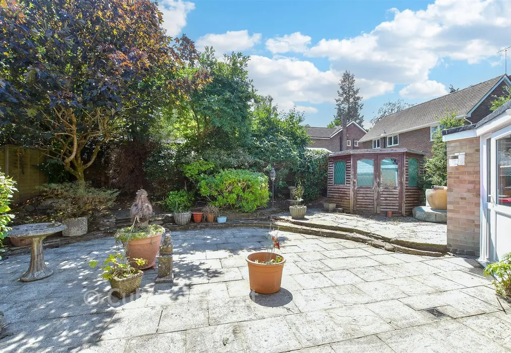 Rear Garden - Newlands Road, Crawley, West Sussex - Wards of Kent