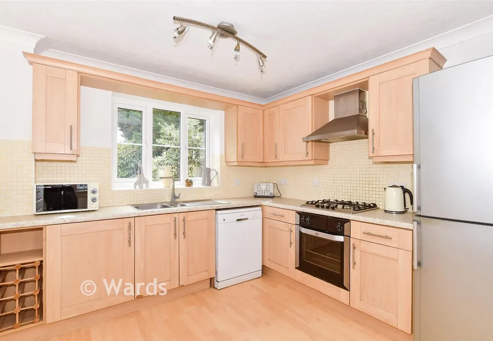 Kitchen - Shaw Close, Maidstone, Kent - Wards of Kent