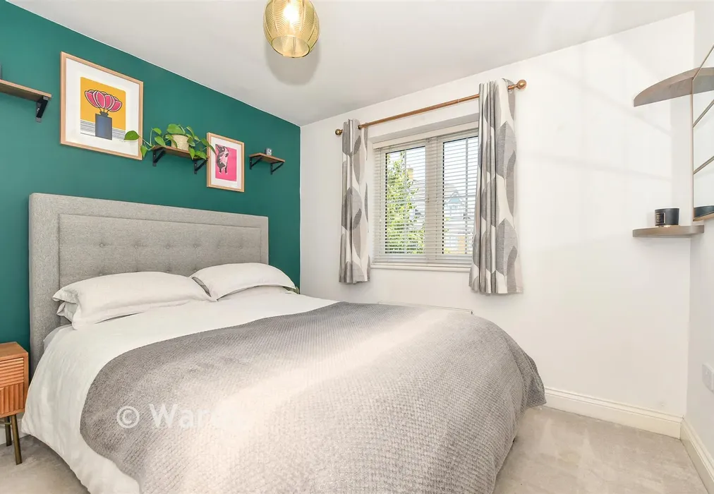 Bedroom 1 - Hadleigh Street, Ashford, Kent - Wards of Kent