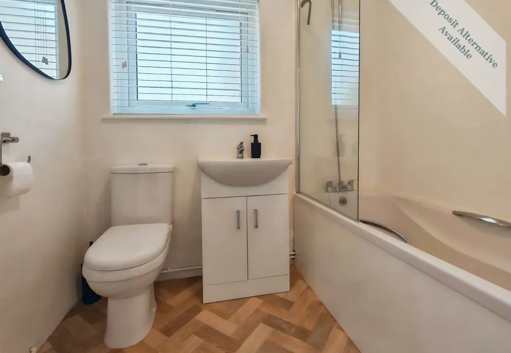 Bathroom - Northbourne Road Great Mongeham CT14 - Wards of Kent